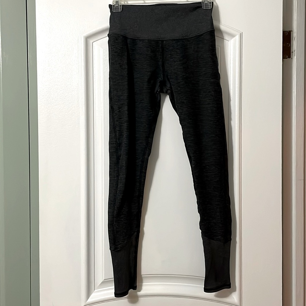 Alo yoga pants, size M, slightly worn